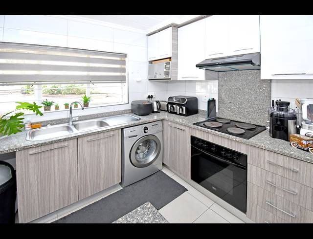 2 BEDROOM APARTMENT FOR SALE IN CRAIGHALL
